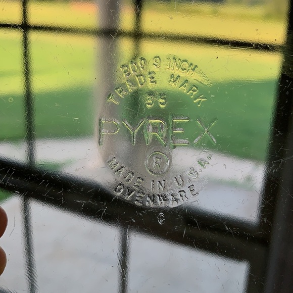 PYREX (2) vintage 9 inch pie pans - Picture 3 of 5